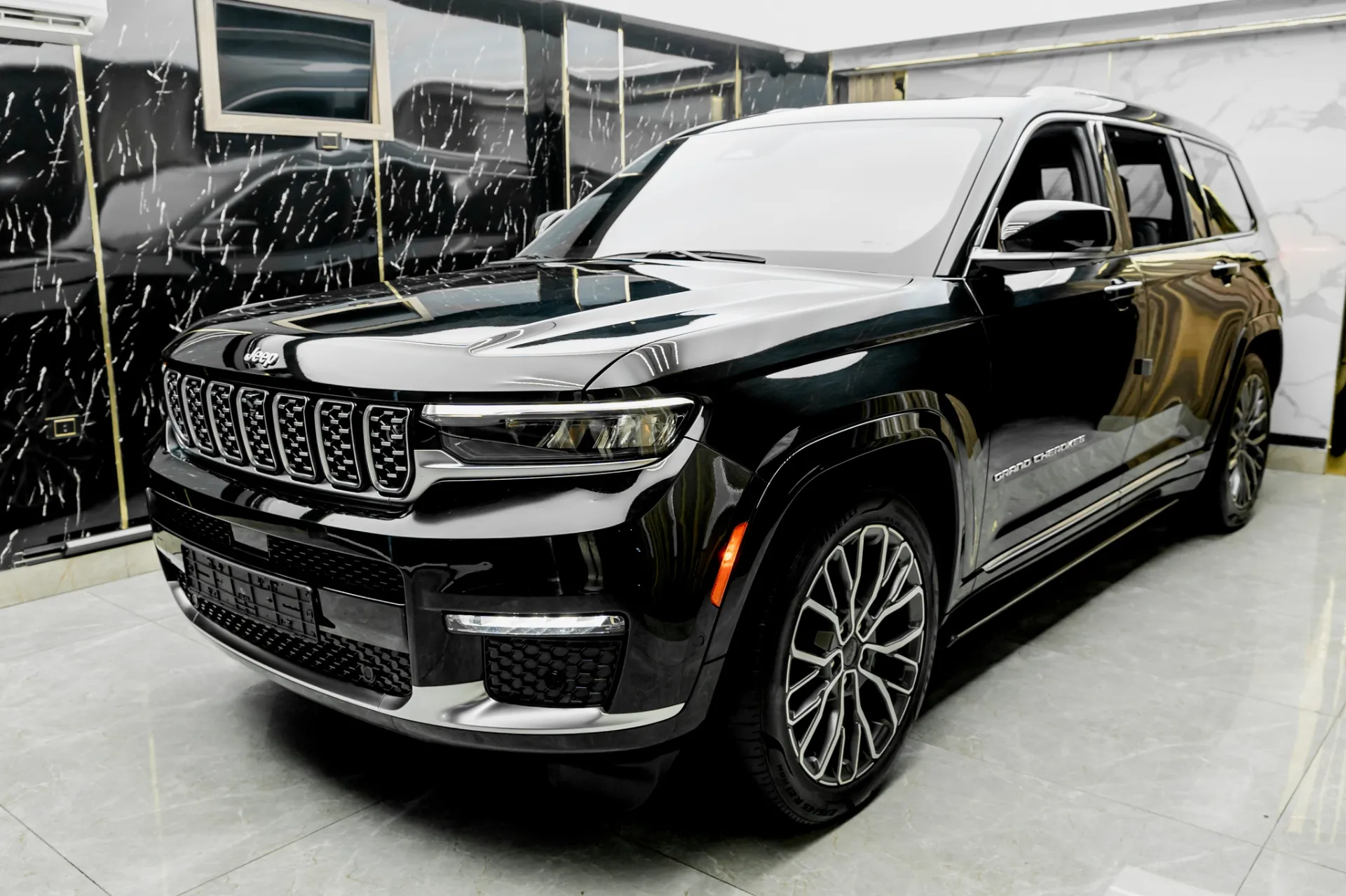 جيب جراند شيروكي 2023